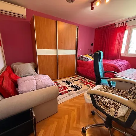 Pinky Life Apartment Split